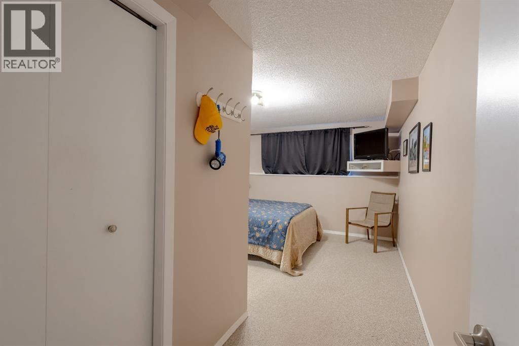 62 Berkley Close Nw, Calgary, Alberta  T3K 1B3 - Photo 13 - A2317180