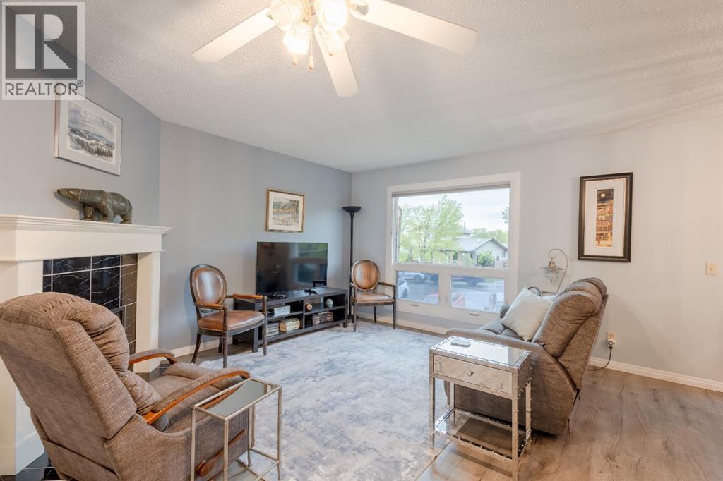62 Berkley Close Nw, Calgary, Alberta  T3K 1B3 - Photo 3 - A2317180