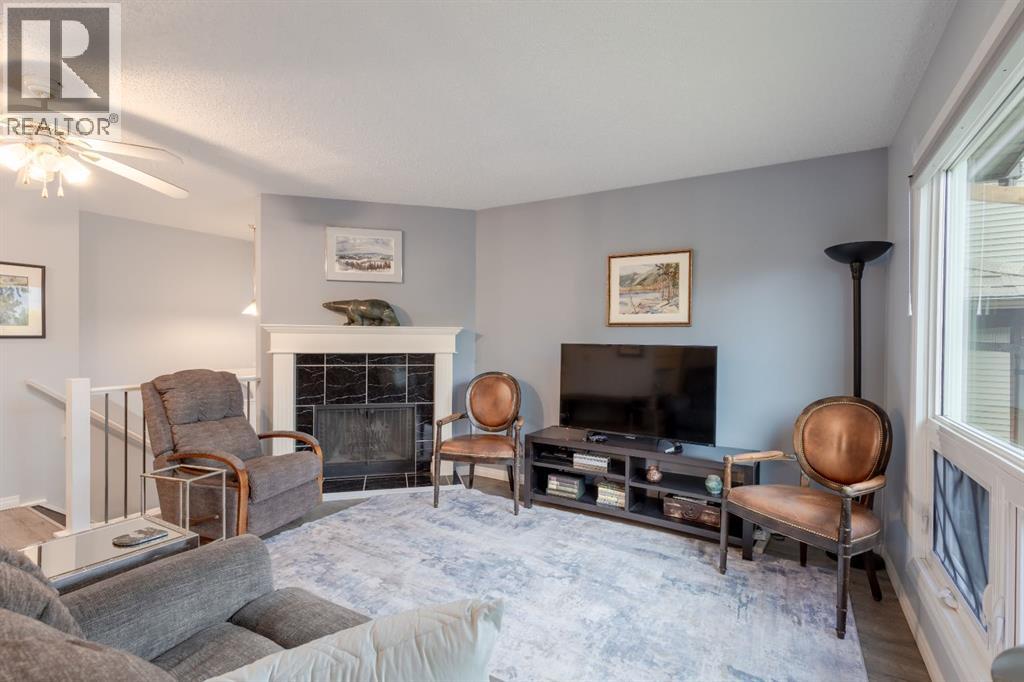 62 Berkley Close Nw, Calgary, Alberta  T3K 1B3 - Photo 4 - A2317180