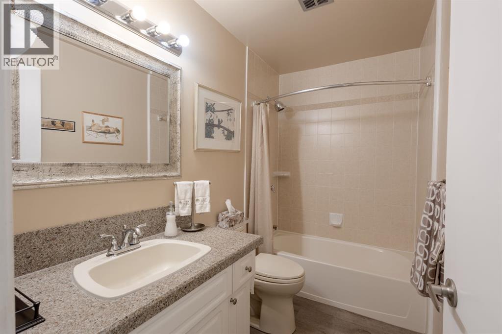 62 Berkley Close Nw, Calgary, Alberta  T3K 1B3 - Photo 9 - A2317180