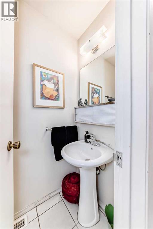 400 Brae Glen Crescent Sw, Calgary, Alberta  T2W 1B6 - Photo 14 - A2315260