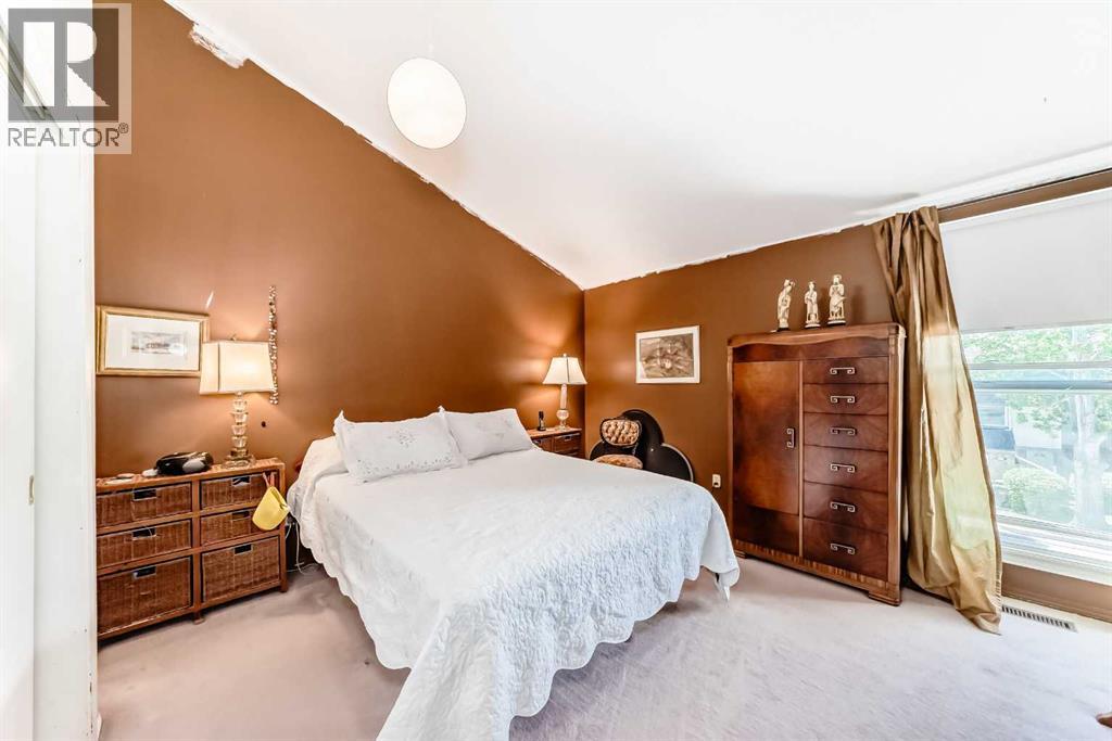 400 Brae Glen Crescent Sw, Calgary, Alberta  T2W 1B6 - Photo 21 - A2315260