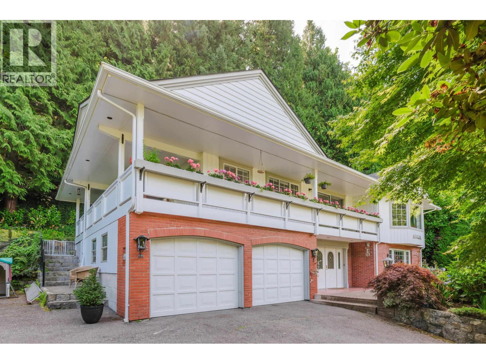 5560 Greenleaf Road, West Vancouver, British Columbia  V7W 1N6 - Photo 1 - R3090229