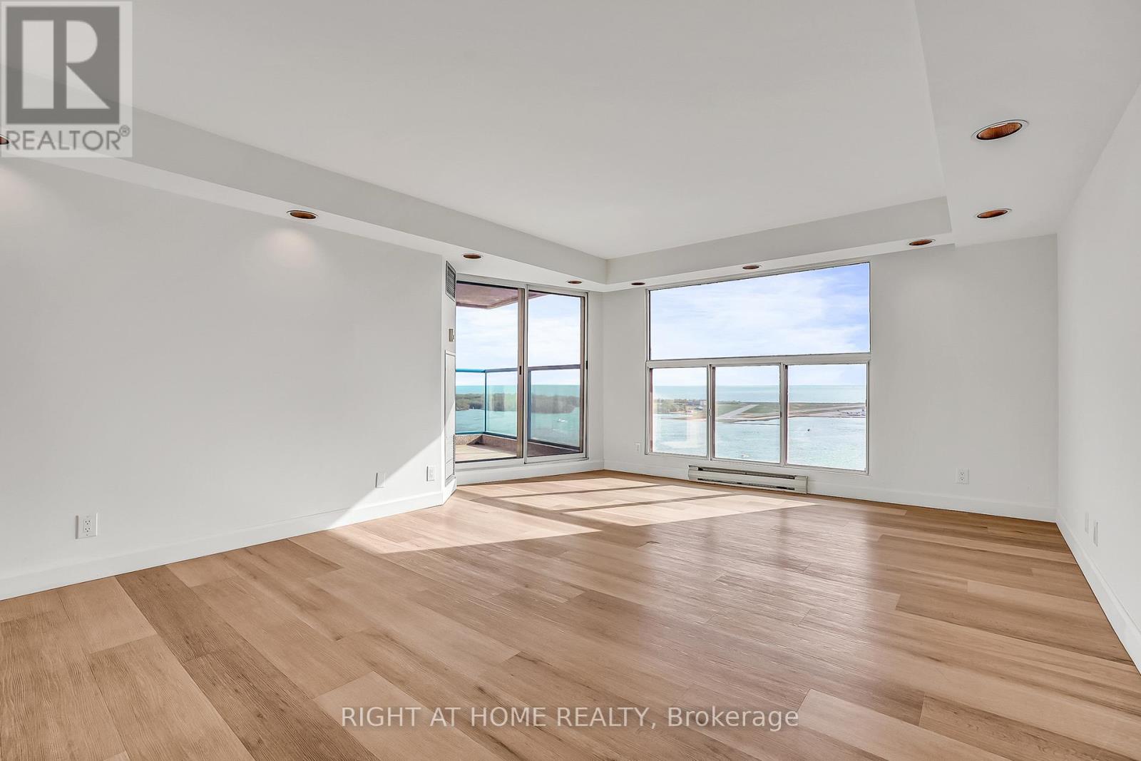 3008 - 99 Harbour Square, Toronto, Ontario  M5J 2H2 - Photo 19 - C13223720