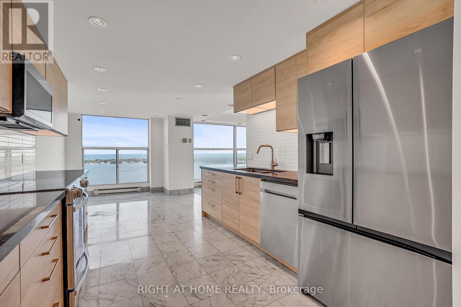 3008 - 99 Harbour Square, Toronto, Ontario  M5J 2H2 - Photo 13 - C13223720