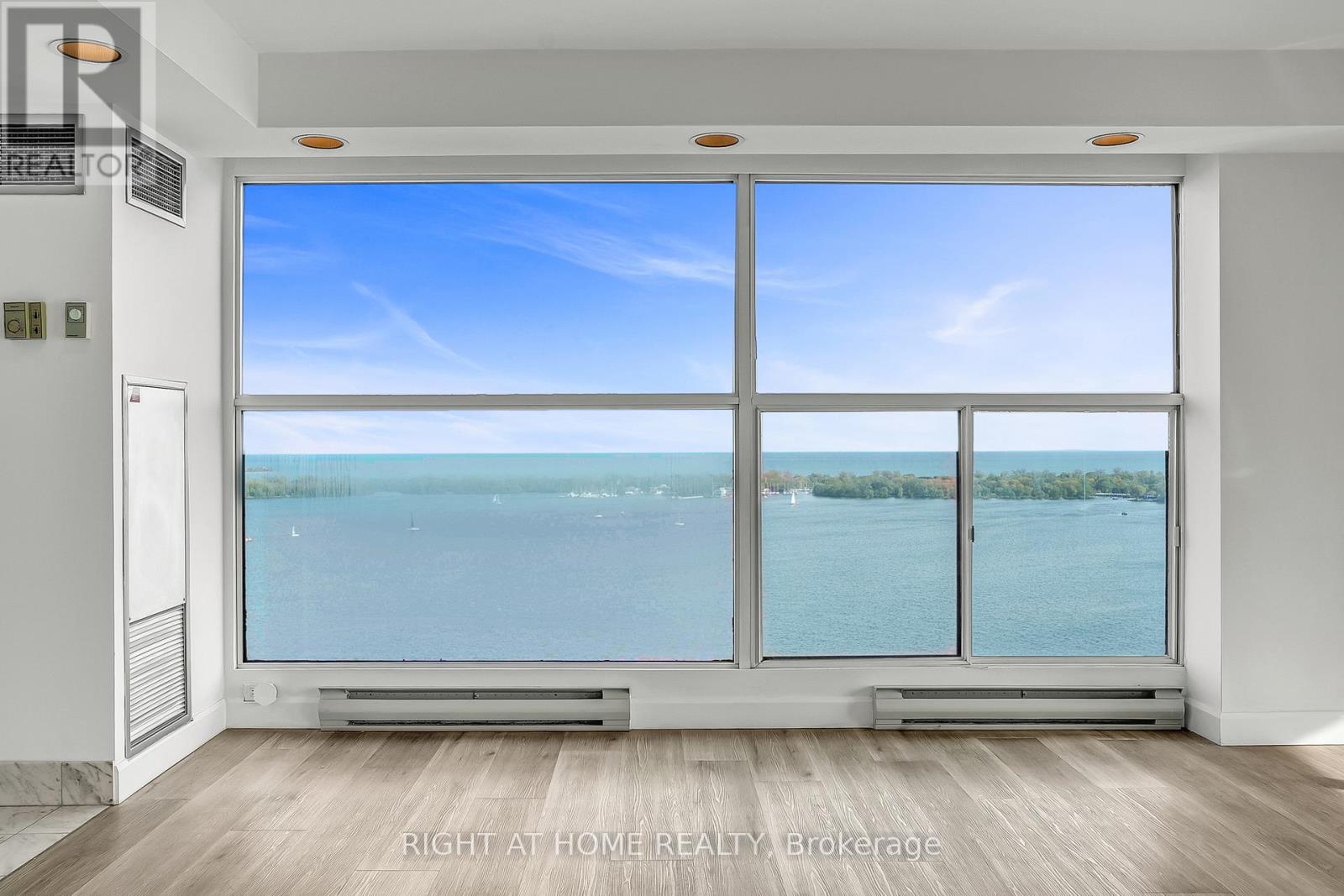 3008 - 99 Harbour Square, Toronto, Ontario  M5J 2H2 - Photo 11 - C13223720