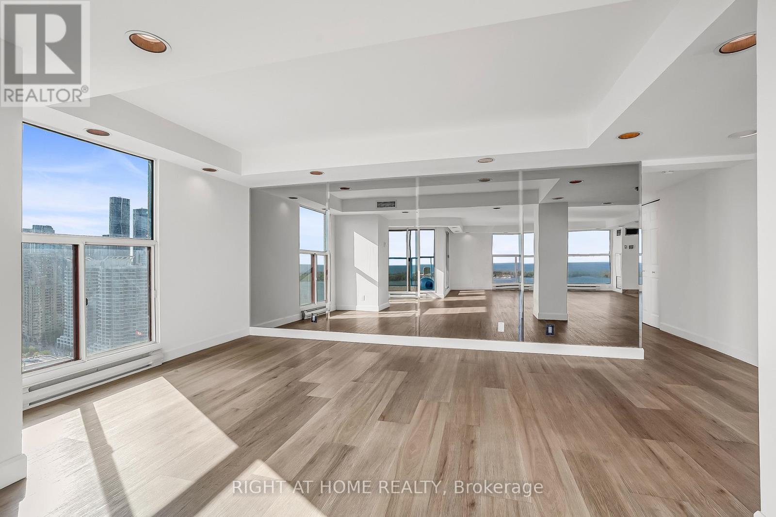 3008 - 99 Harbour Square, Toronto, Ontario  M5J 2H2 - Photo 5 - C13223720