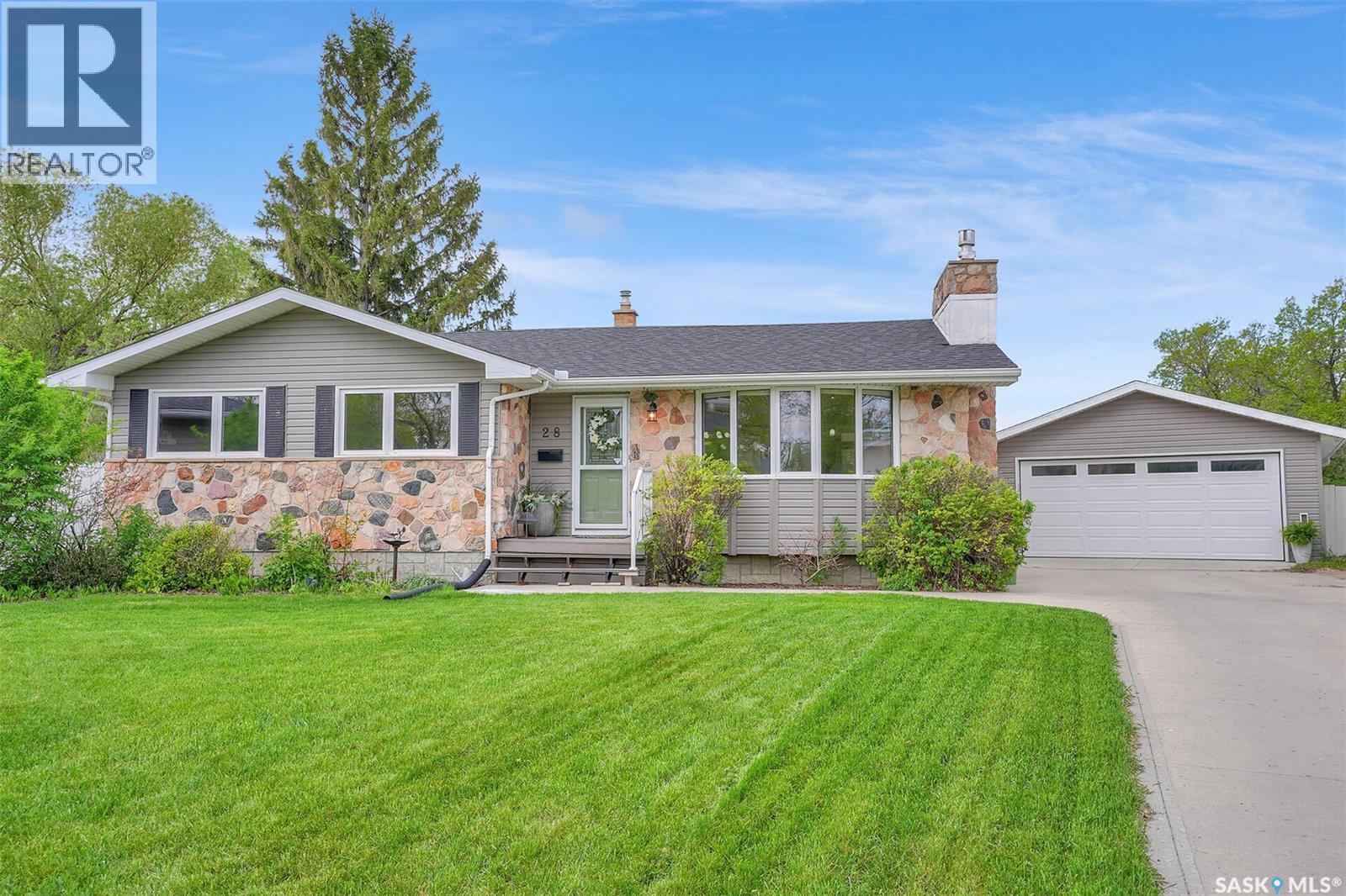 28 Pleasantview Bay, Regina, Saskatchewan  S4R 5H3 - Photo 1 - SK037868