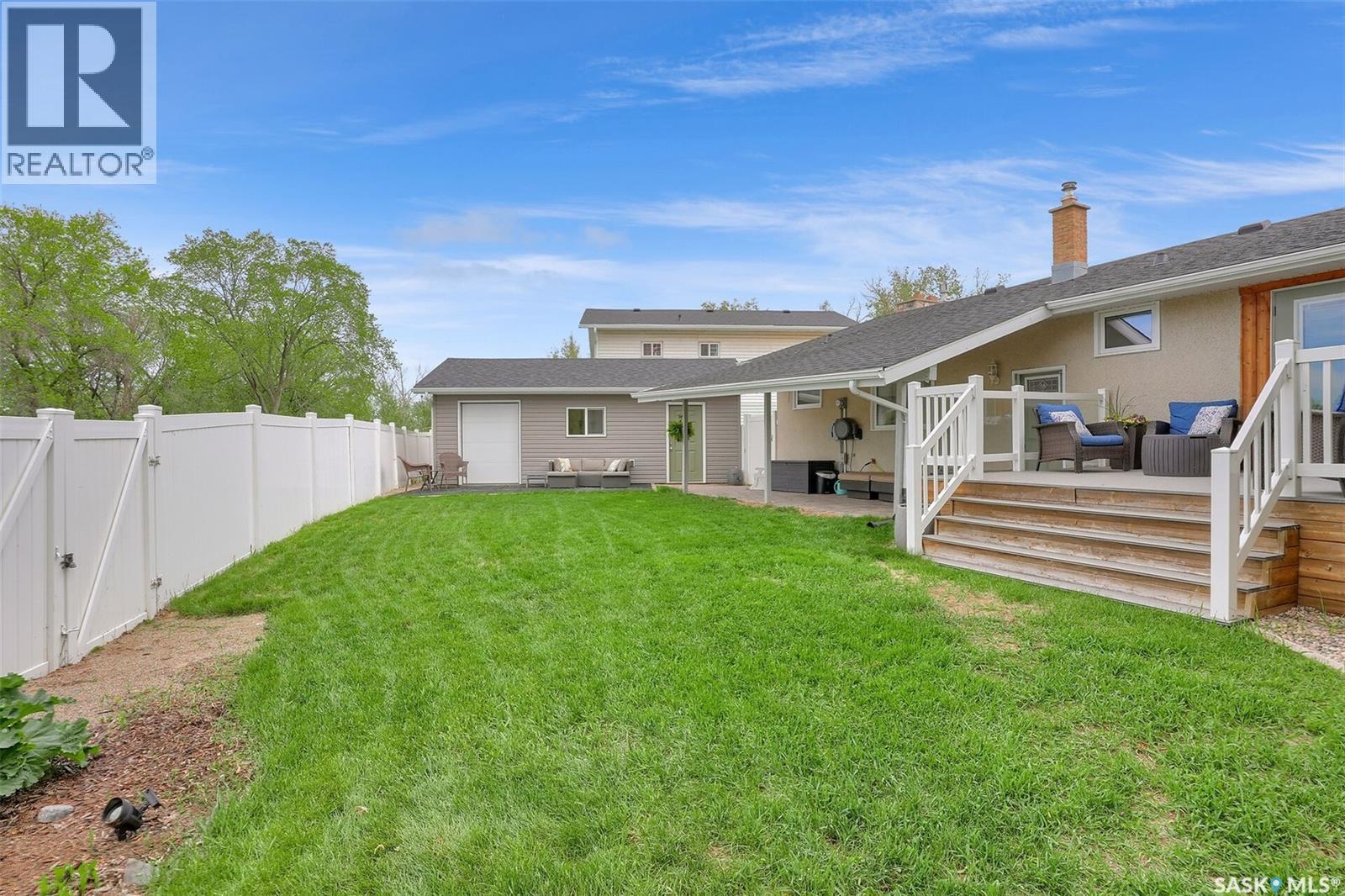 28 Pleasantview Bay, Regina, Saskatchewan  S4R 5H3 - Photo 49 - SK037868