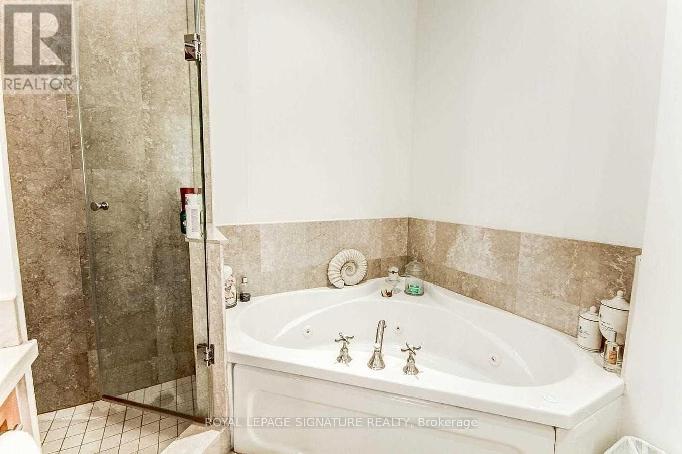 1005 - 99 Avenue Road, Toronto, Ontario  M5R 2G5 - Photo 14 - C13233228