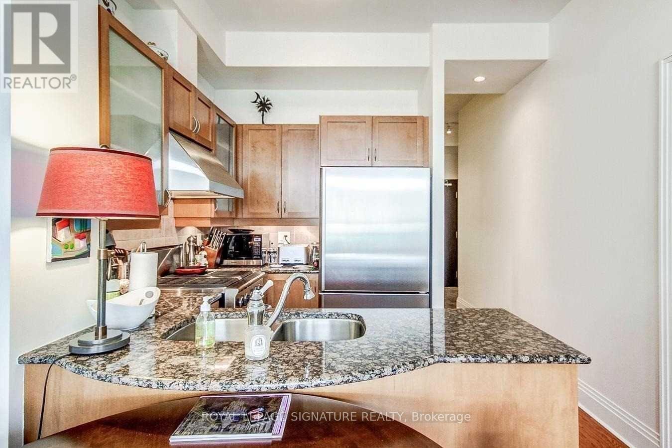 1005 - 99 Avenue Road, Toronto, Ontario  M5R 2G5 - Photo 8 - C13233228