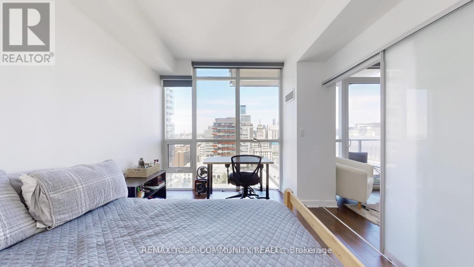 2305 - 126 Simcoe St Street, Toronto, Ontario  M5H 4E6 - Photo 11 - C13233262