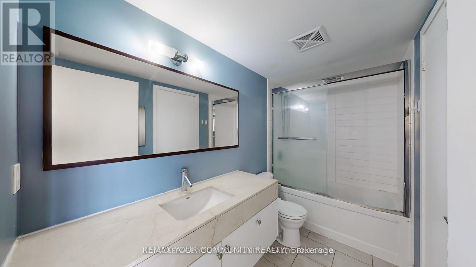 2305 - 126 Simcoe St Street, Toronto, Ontario  M5H 4E6 - Photo 14 - C13233262