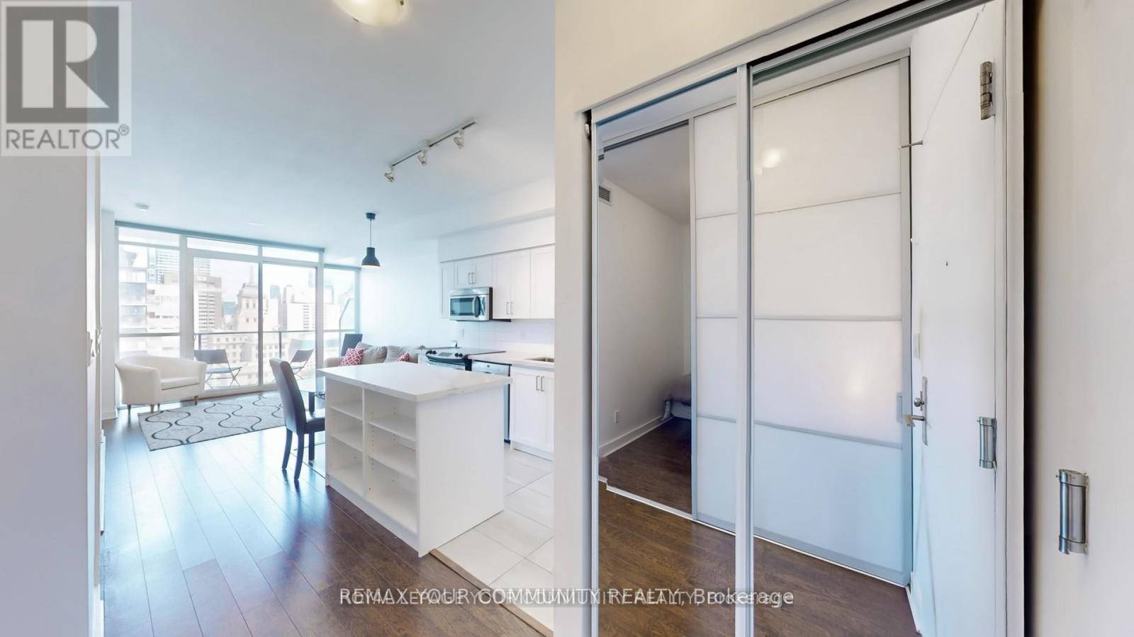 2305 - 126 Simcoe St Street, Toronto, Ontario  M5H 4E6 - Photo 15 - C13233262