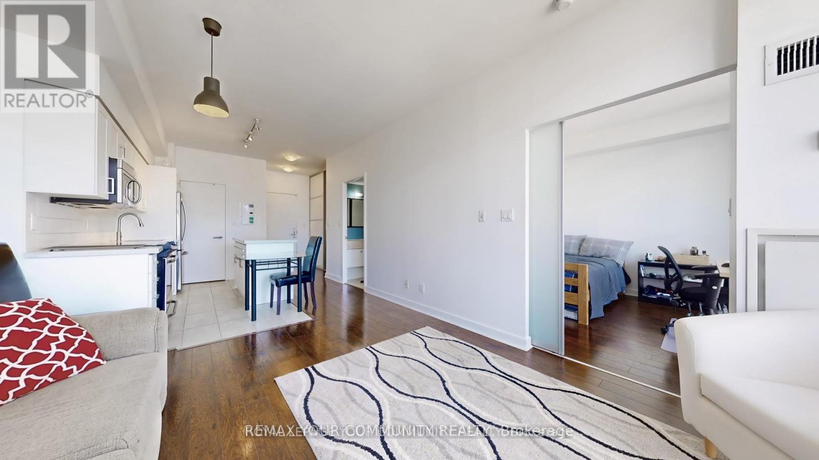 2305 - 126 Simcoe St Street, Toronto, Ontario  M5H 4E6 - Photo 2 - C13233262