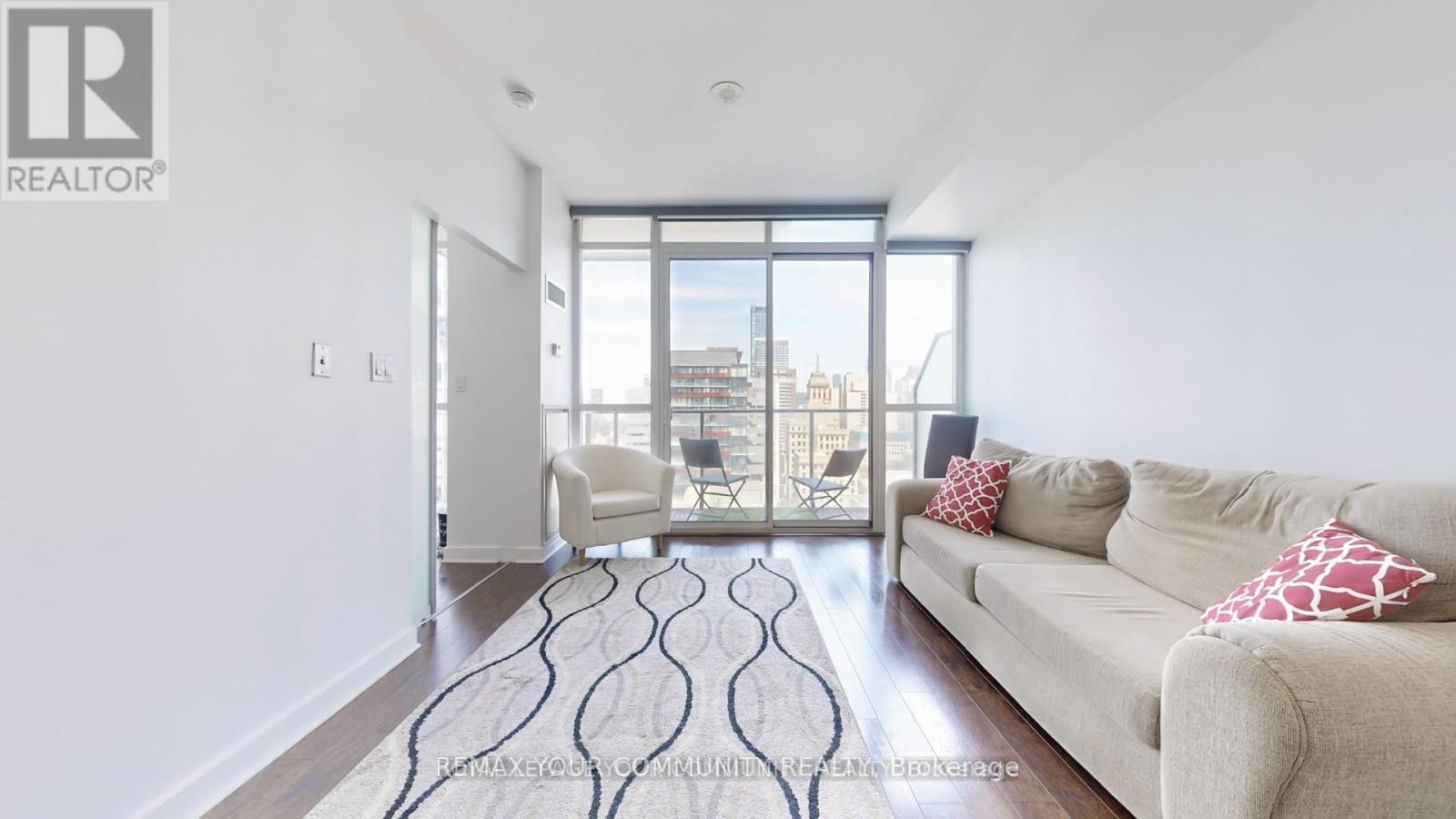 2305 - 126 Simcoe St Street, Toronto, Ontario  M5H 4E6 - Photo 3 - C13233262