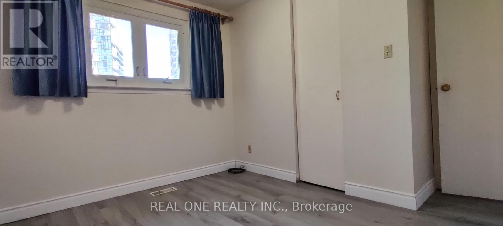 Upper - 9 Lisburn Crescent, Toronto, Ontario  M2J 2Z4 - Photo 10 - C13233322