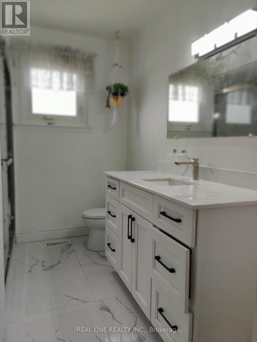 Upper - 9 Lisburn Crescent, Toronto, Ontario  M2J 2Z4 - Photo 11 - C13233322