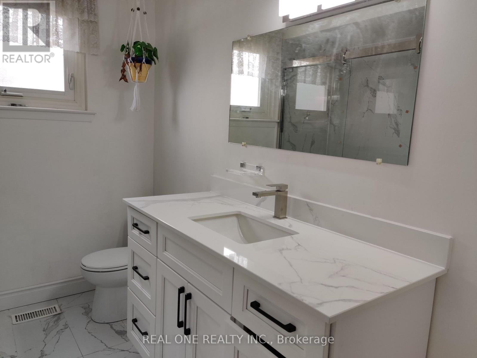 Upper - 9 Lisburn Crescent, Toronto, Ontario  M2J 2Z4 - Photo 13 - C13233322