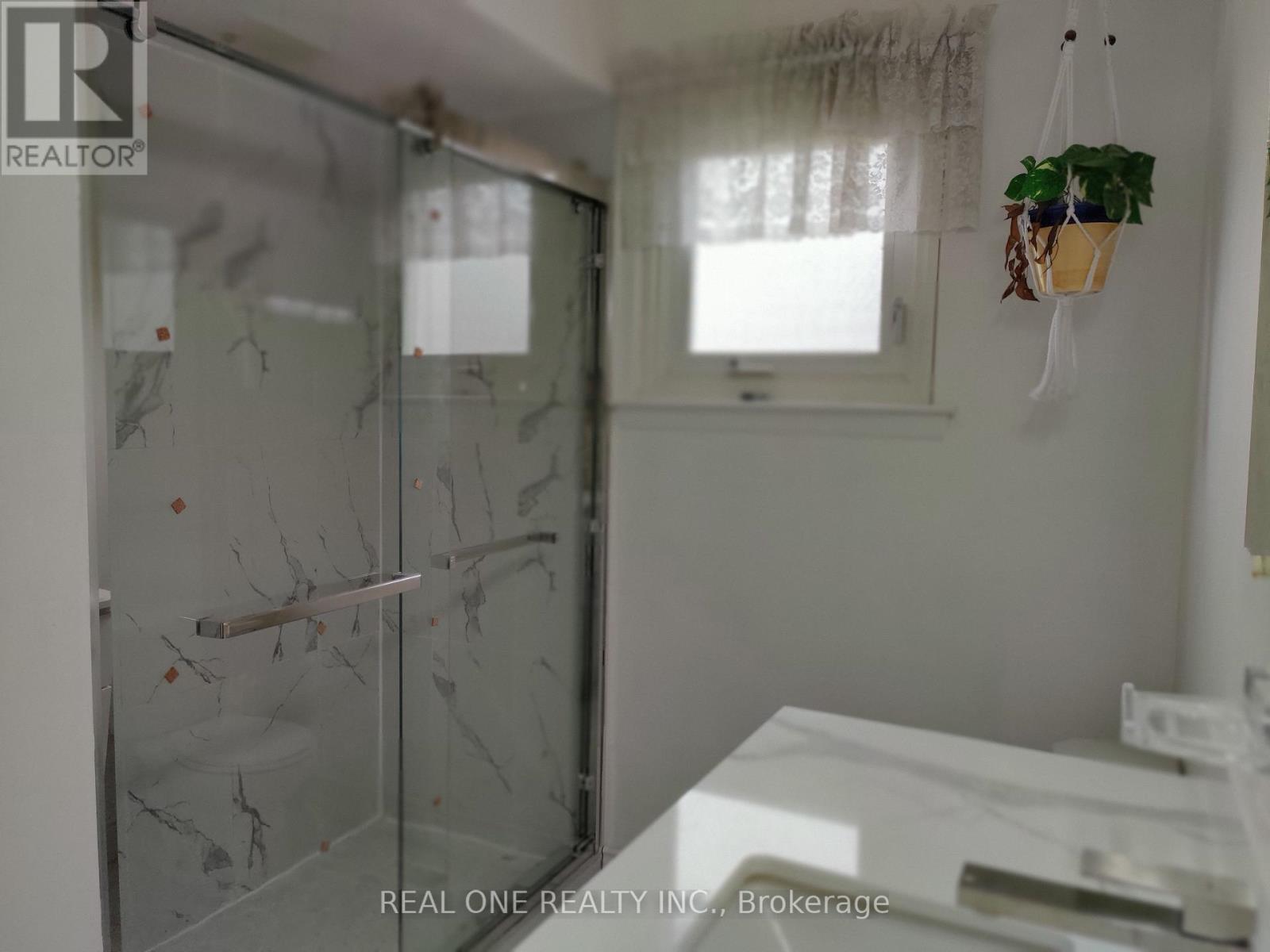 Upper - 9 Lisburn Crescent, Toronto, Ontario  M2J 2Z4 - Photo 14 - C13233322