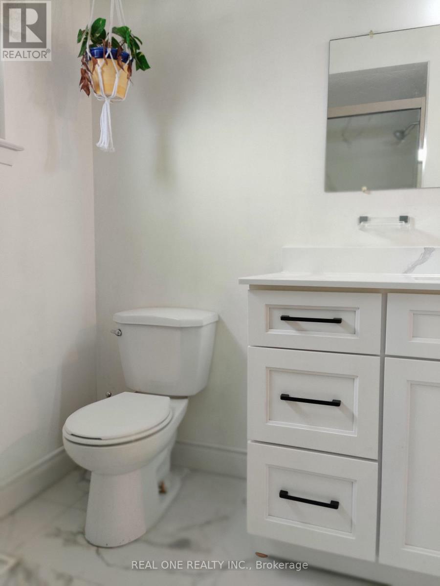Upper - 9 Lisburn Crescent, Toronto, Ontario  M2J 2Z4 - Photo 16 - C13233322