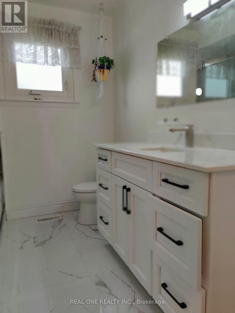Upper - 9 Lisburn Crescent, Toronto, Ontario  M2J 2Z4 - Photo 17 - C13233322