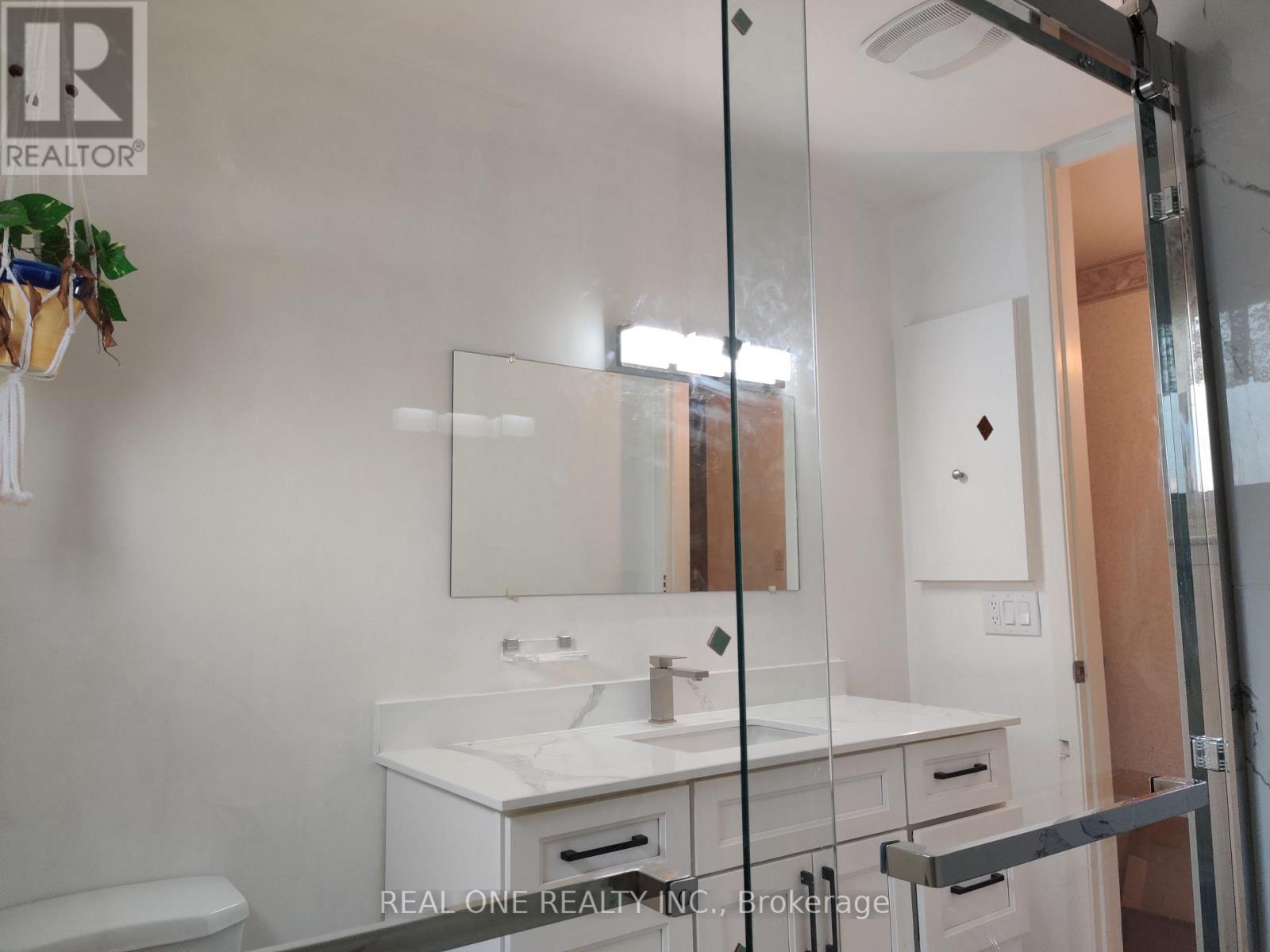 Upper - 9 Lisburn Crescent, Toronto, Ontario  M2J 2Z4 - Photo 18 - C13233322