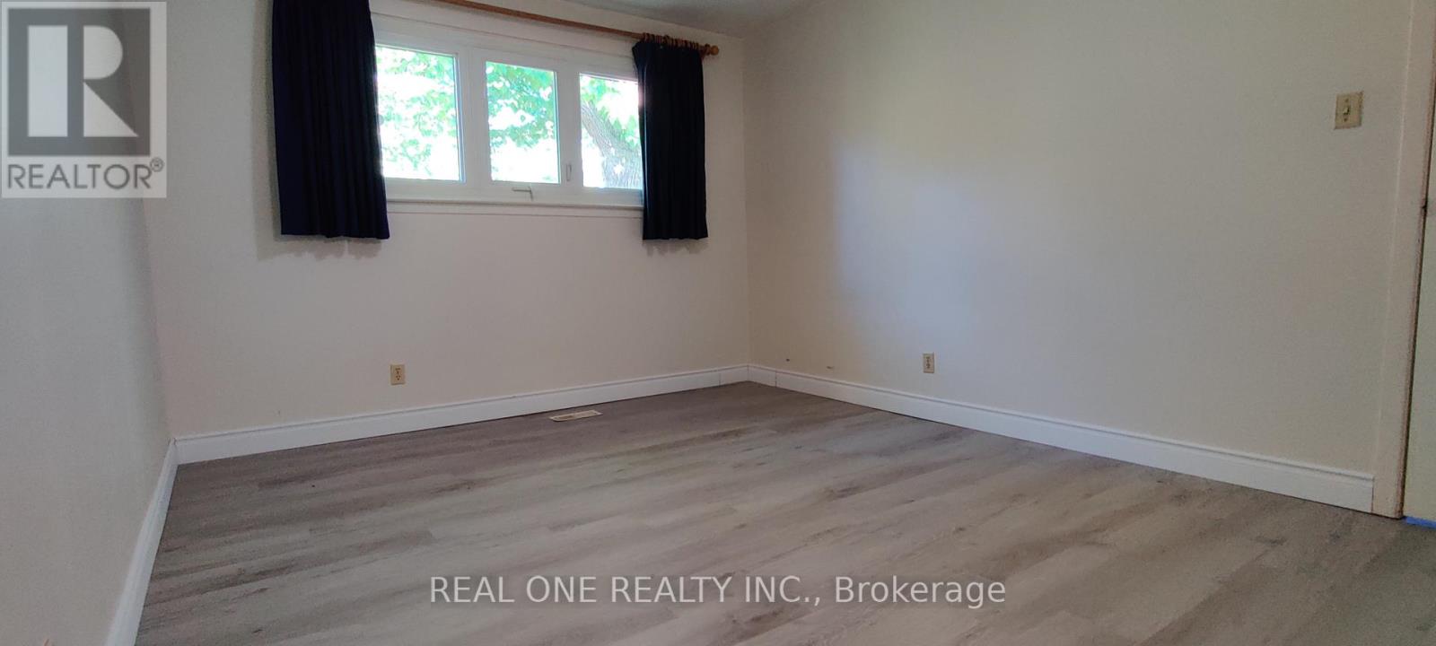 Upper - 9 Lisburn Crescent, Toronto, Ontario  M2J 2Z4 - Photo 3 - C13233322