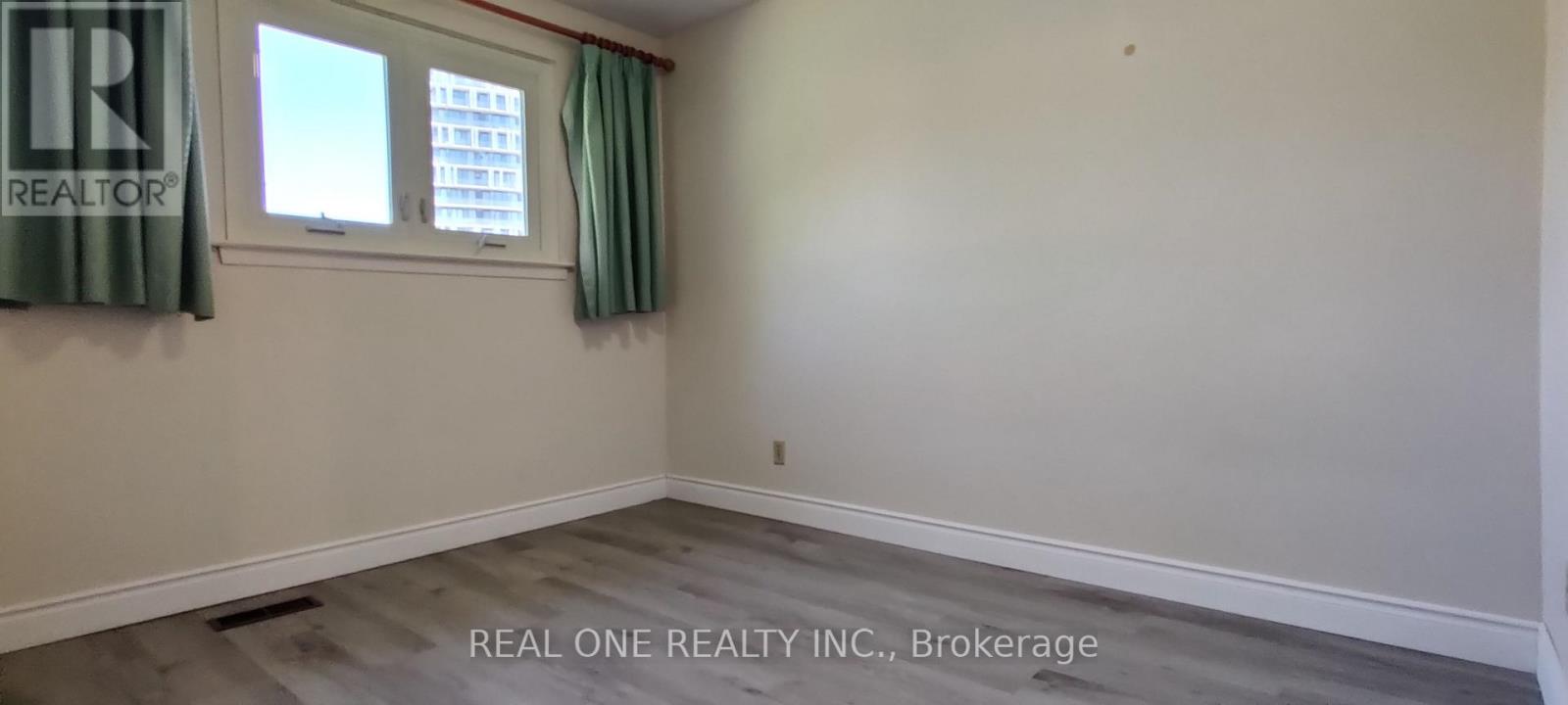 Upper - 9 Lisburn Crescent, Toronto, Ontario  M2J 2Z4 - Photo 7 - C13233322