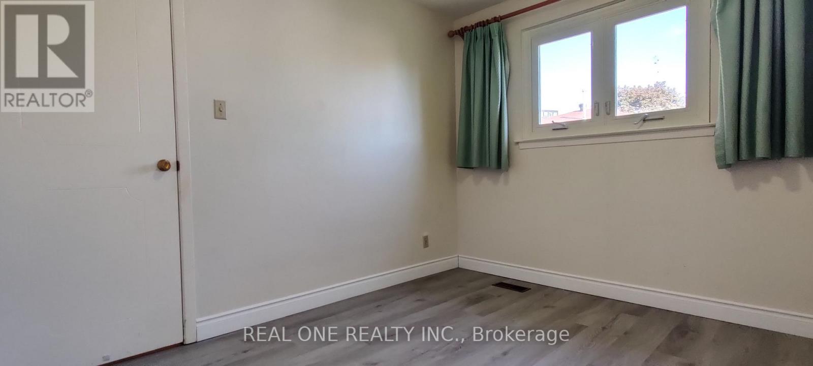 Upper - 9 Lisburn Crescent, Toronto, Ontario  M2J 2Z4 - Photo 8 - C13233322