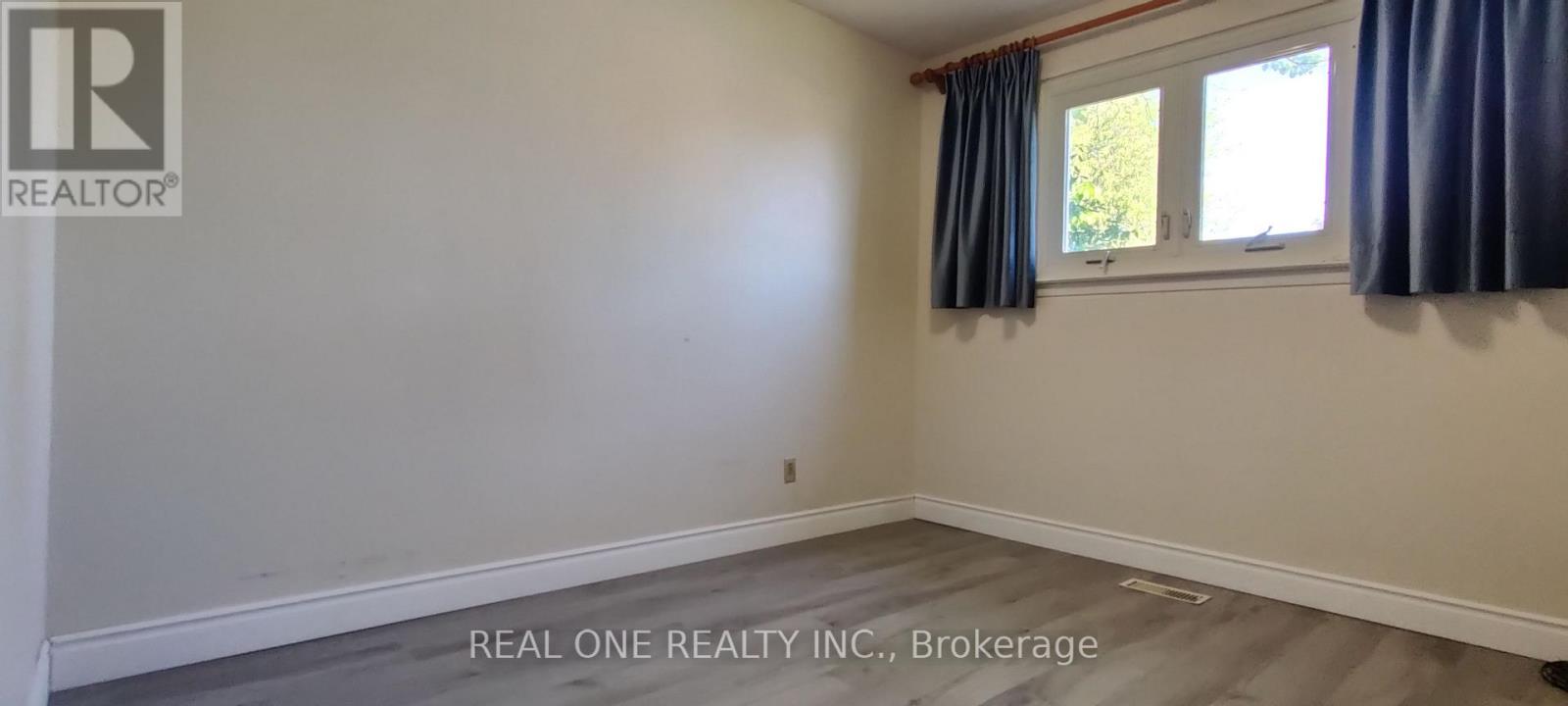 Upper - 9 Lisburn Crescent, Toronto, Ontario  M2J 2Z4 - Photo 9 - C13233322