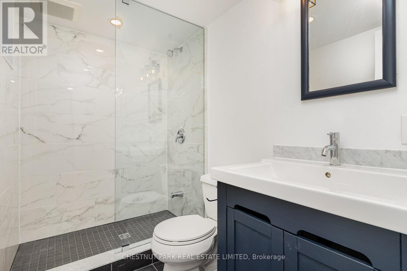 Ll - 901 Manning Avenue, Toronto, Ontario  M6G 2X5 - Photo 15 - C13233340