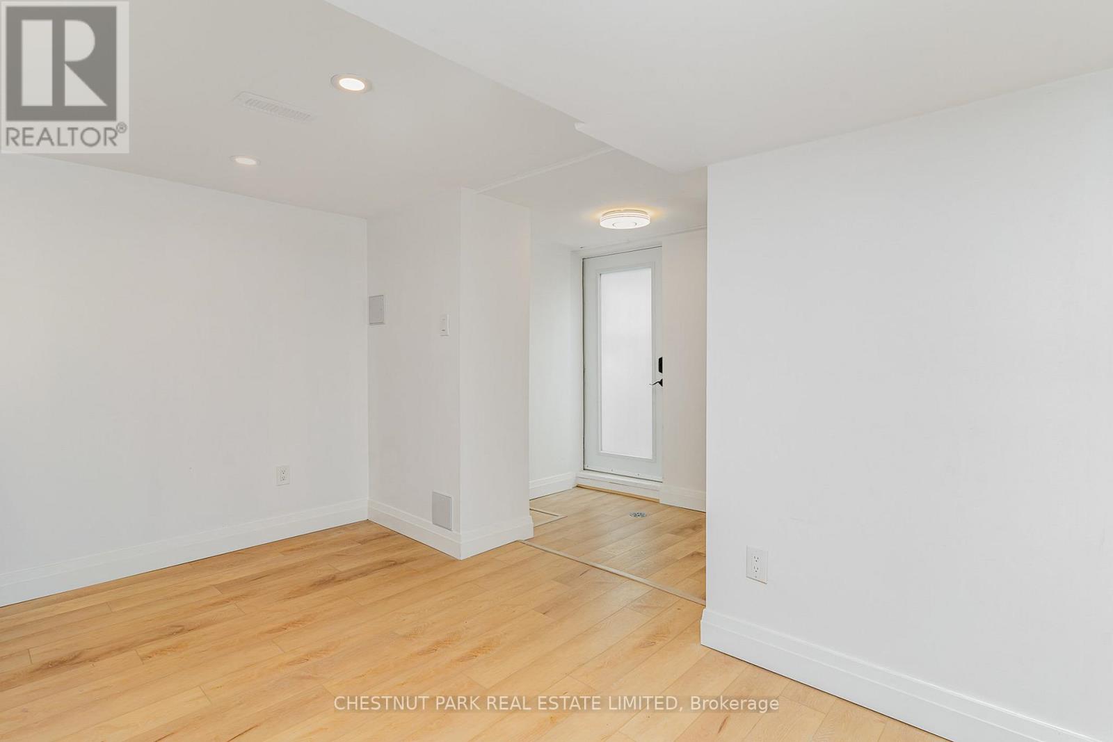 Ll - 901 Manning Avenue, Toronto, Ontario  M6G 2X5 - Photo 2 - C13233340