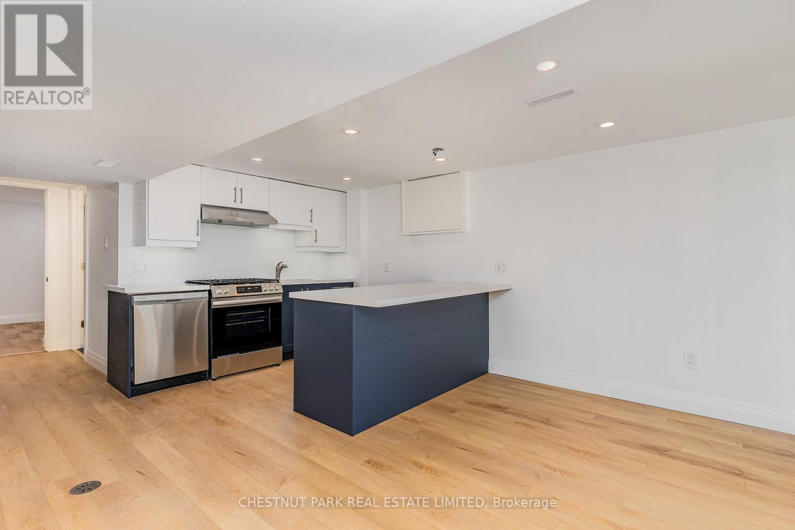 Ll - 901 Manning Avenue, Toronto, Ontario  M6G 2X5 - Photo 3 - C13233340