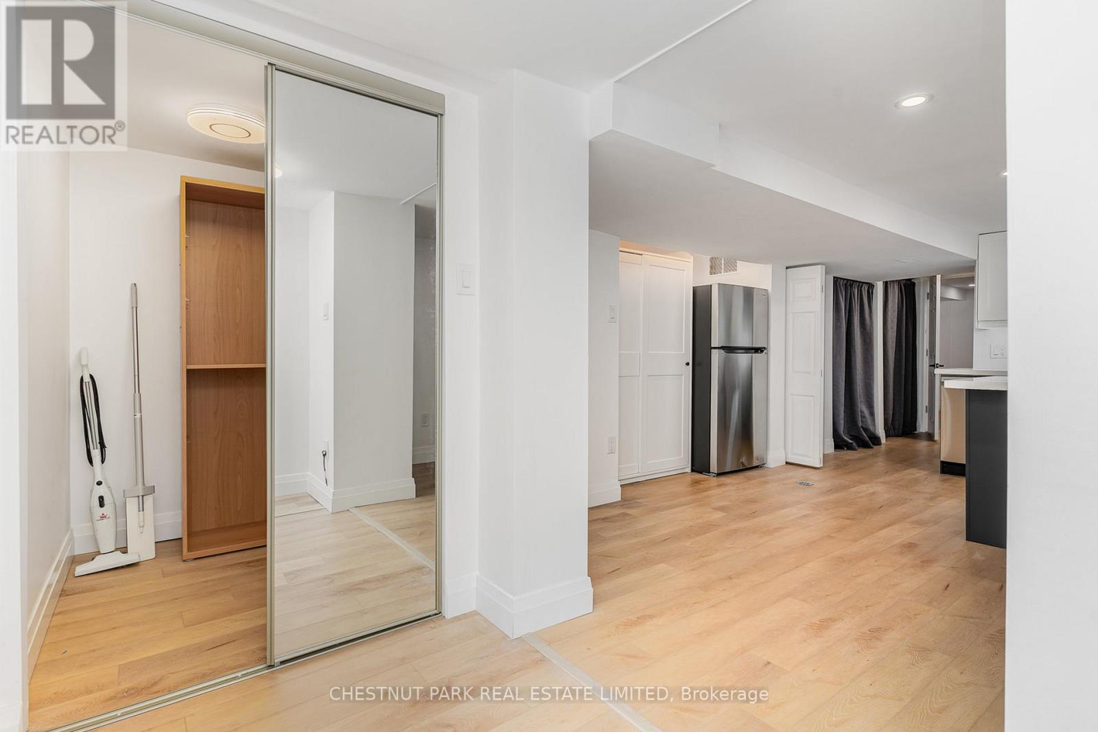 Ll - 901 Manning Avenue, Toronto, Ontario  M6G 2X5 - Photo 4 - C13233340