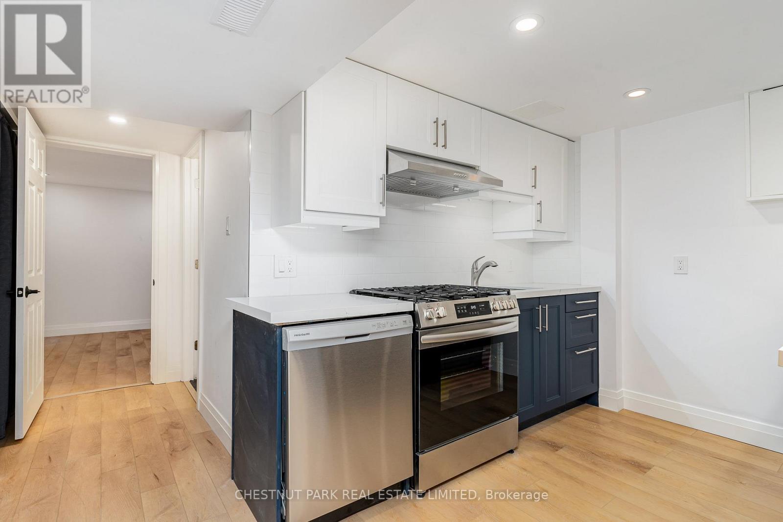 Ll - 901 Manning Avenue, Toronto, Ontario  M6G 2X5 - Photo 6 - C13233340