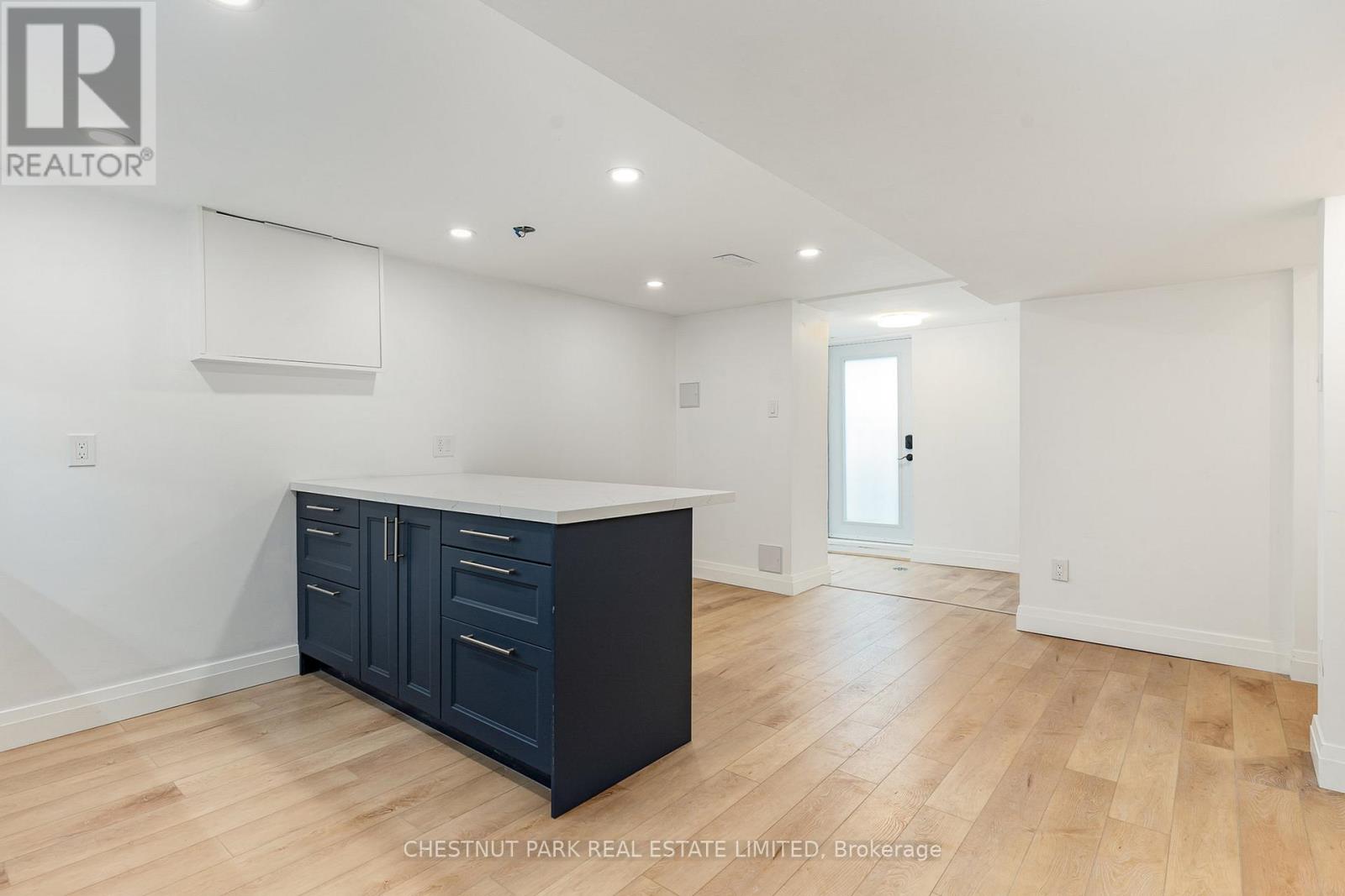 Ll - 901 Manning Avenue, Toronto, Ontario  M6G 2X5 - Photo 8 - C13233340
