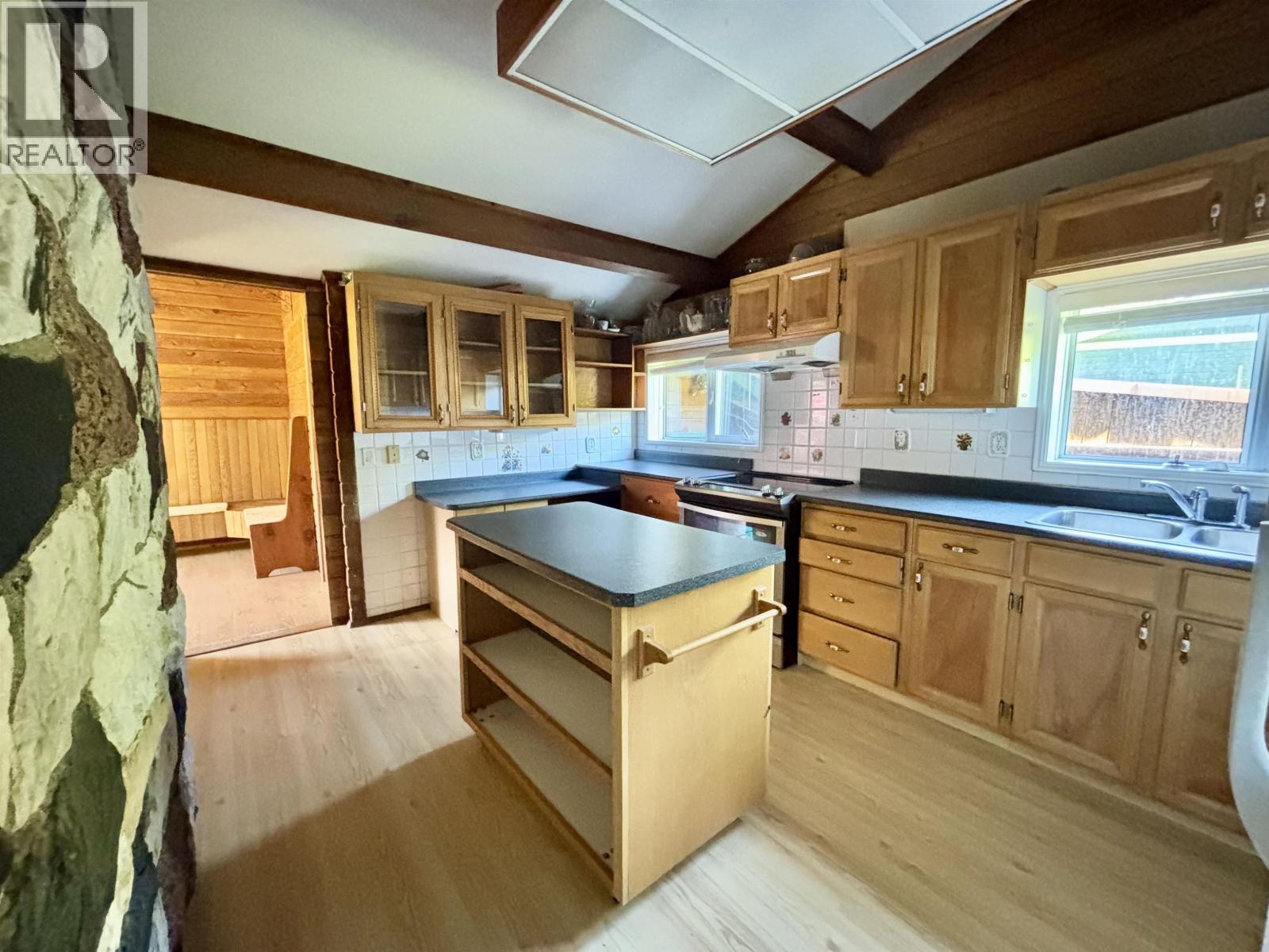 41 Amos Street, Kitimat, British Columbia  V8C 1A5 - Photo 5 - R3130553