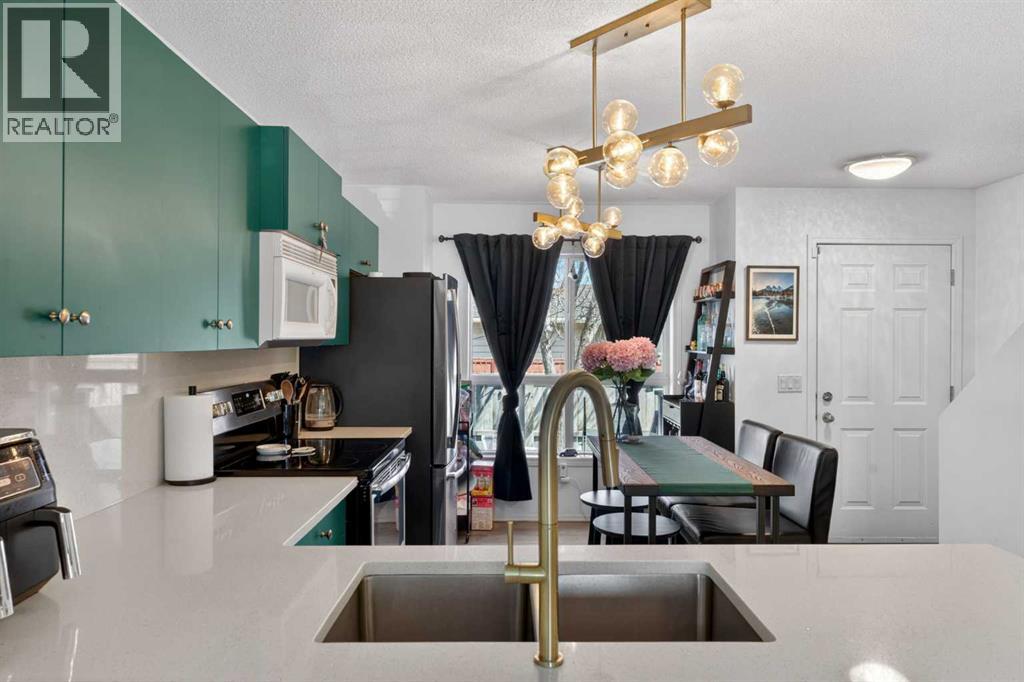 32 Erin Woods Court Se, Calgary, Alberta  T2B 3V6 - Photo 9 - A2308342