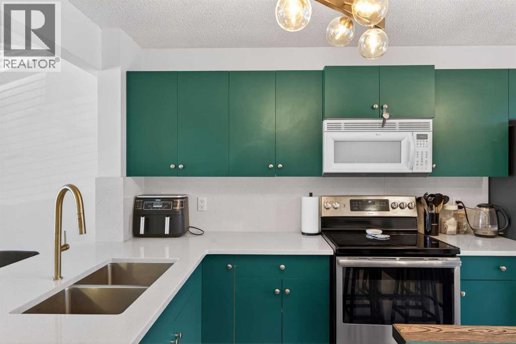 32 Erin Woods Court Se, Calgary, Alberta  T2B 3V6 - Photo 10 - A2308342