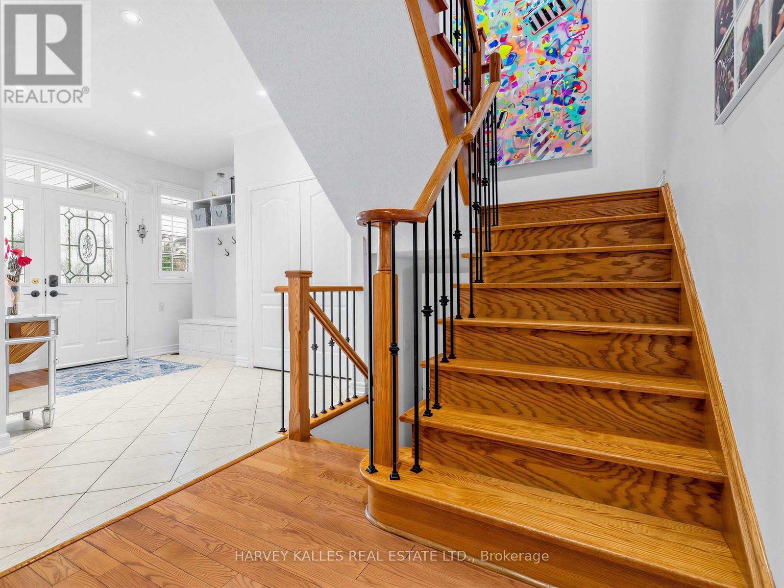28 Southvale Drive, Vaughan, Ontario L6A 0X2 - Photo 3 - N13233302