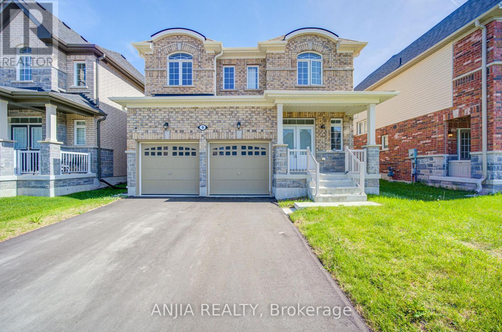 9 CLIFF THOMPSON COURT, Georgina, Ontario