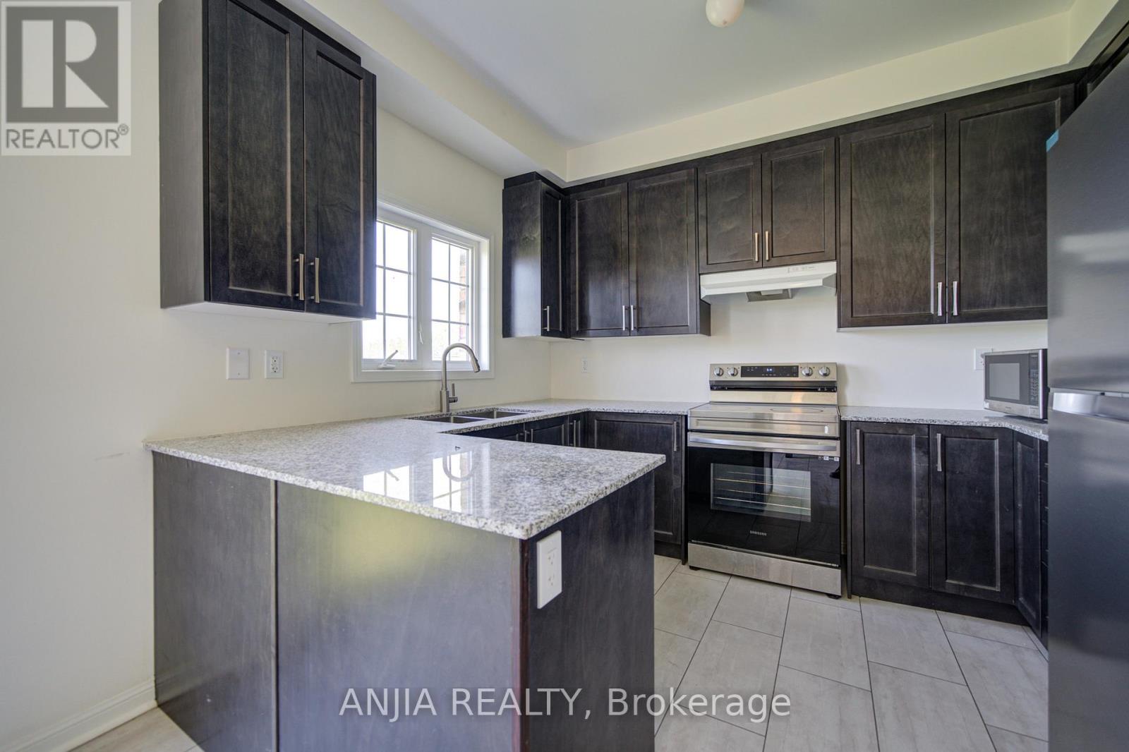 9 Cliff Thompson Court, Georgina, Ontario  L0E 1R0 - Photo 19 - N13233356