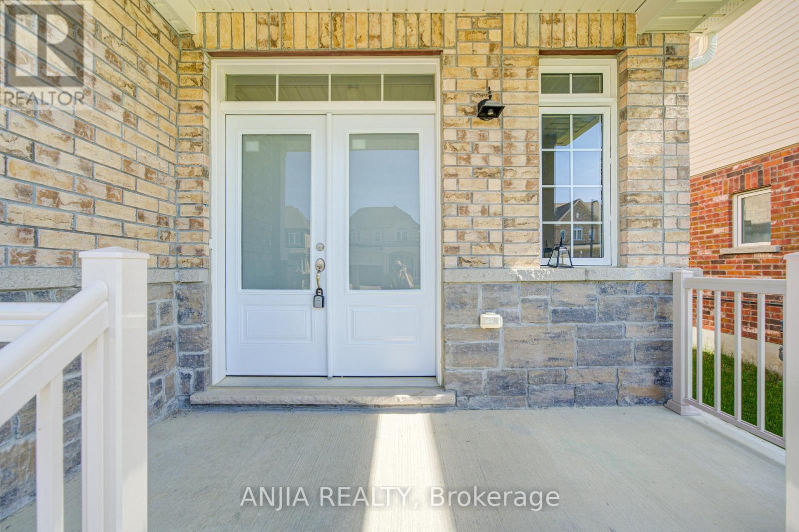 9 Cliff Thompson Court, Georgina, Ontario  L0E 1R0 - Photo 8 - N13233356