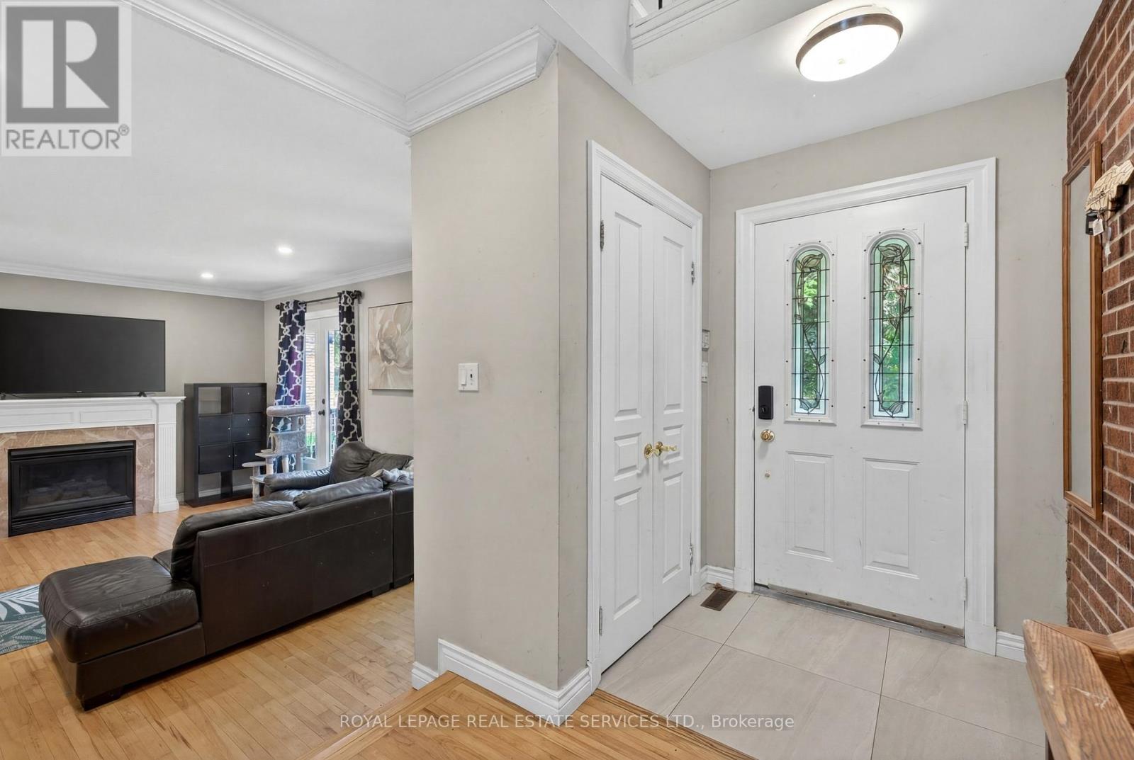28 Wootten Way, Markham, Ontario  L3P 3L9 - Photo 3 - N13233408