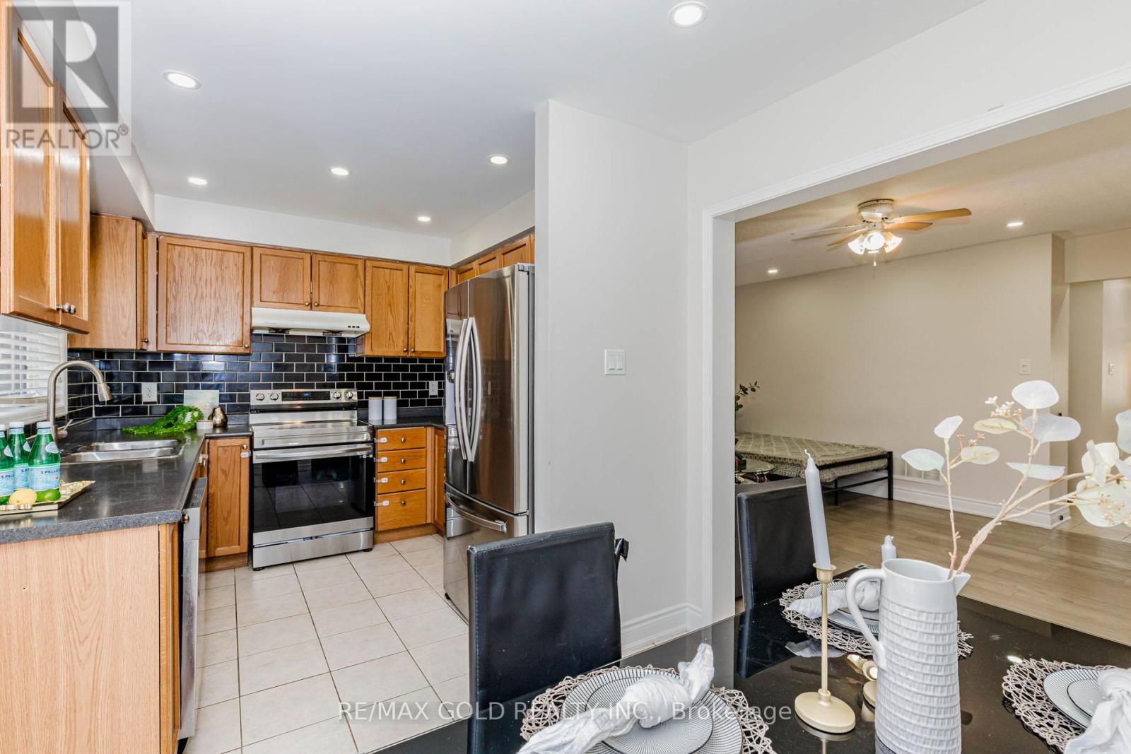 48 Sugarberry Drive, Brampton, Ontario  L6X 0K2 - Photo 12 - W13230450