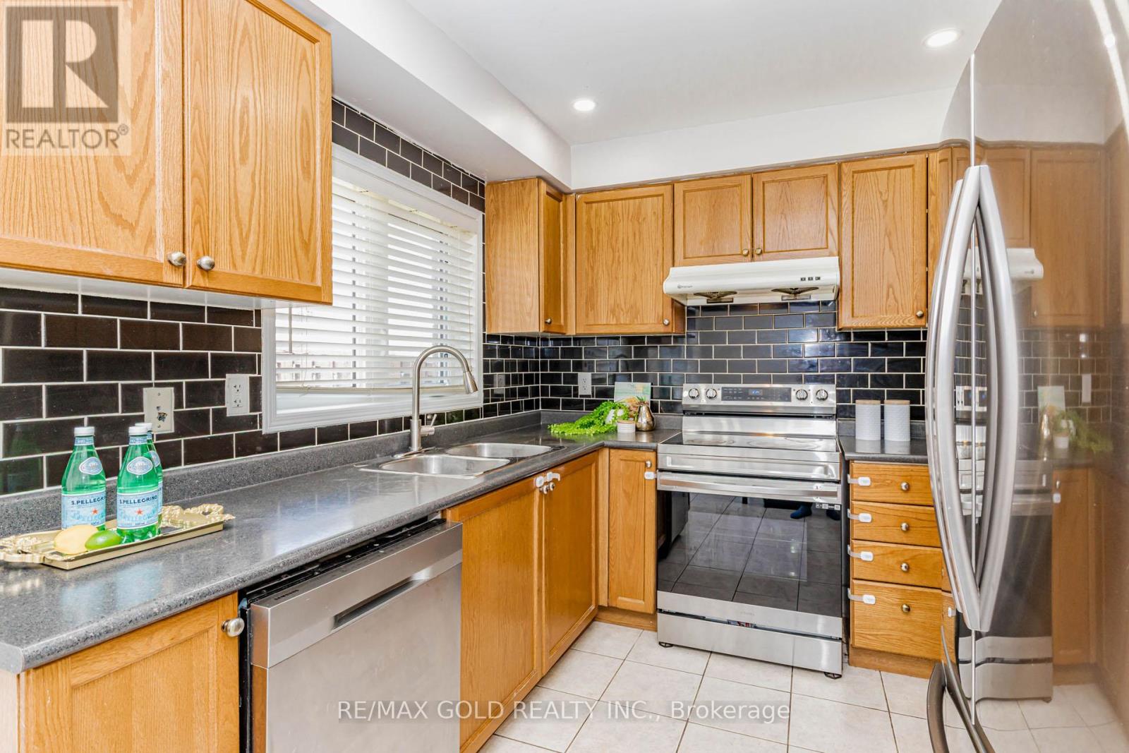 48 Sugarberry Drive, Brampton, Ontario  L6X 0K2 - Photo 14 - W13230450