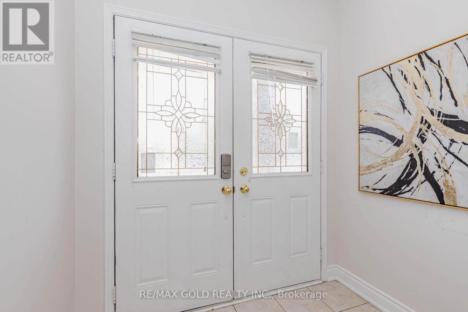 48 Sugarberry Drive, Brampton, Ontario  L6X 0K2 - Photo 3 - W13230450