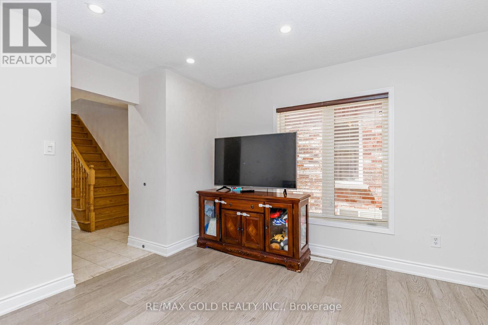 48 Sugarberry Drive, Brampton, Ontario  L6X 0K2 - Photo 9 - W13230450