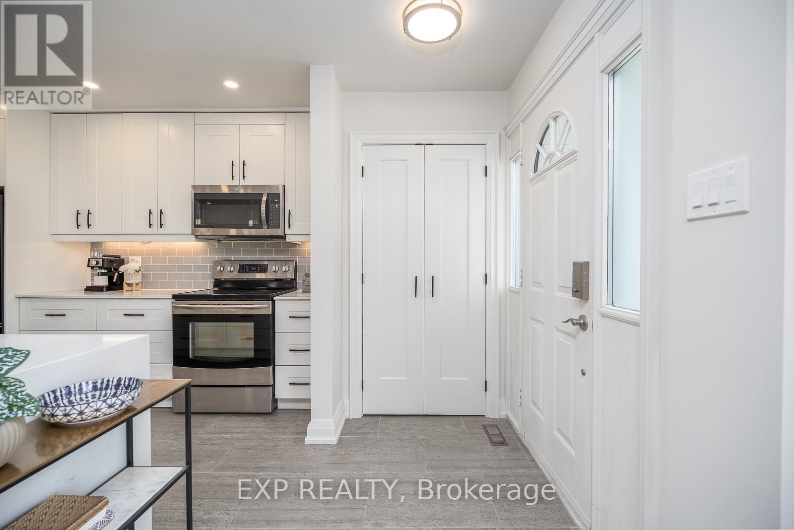 1856 Bonnymede Drive, Mississauga, Ontario  L5J 1E1 - Photo 4 - W13233214